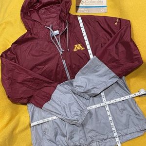 Men’s Columbia XL University of Minnesota Maroon and Gray Full-Zip Windbreaker.